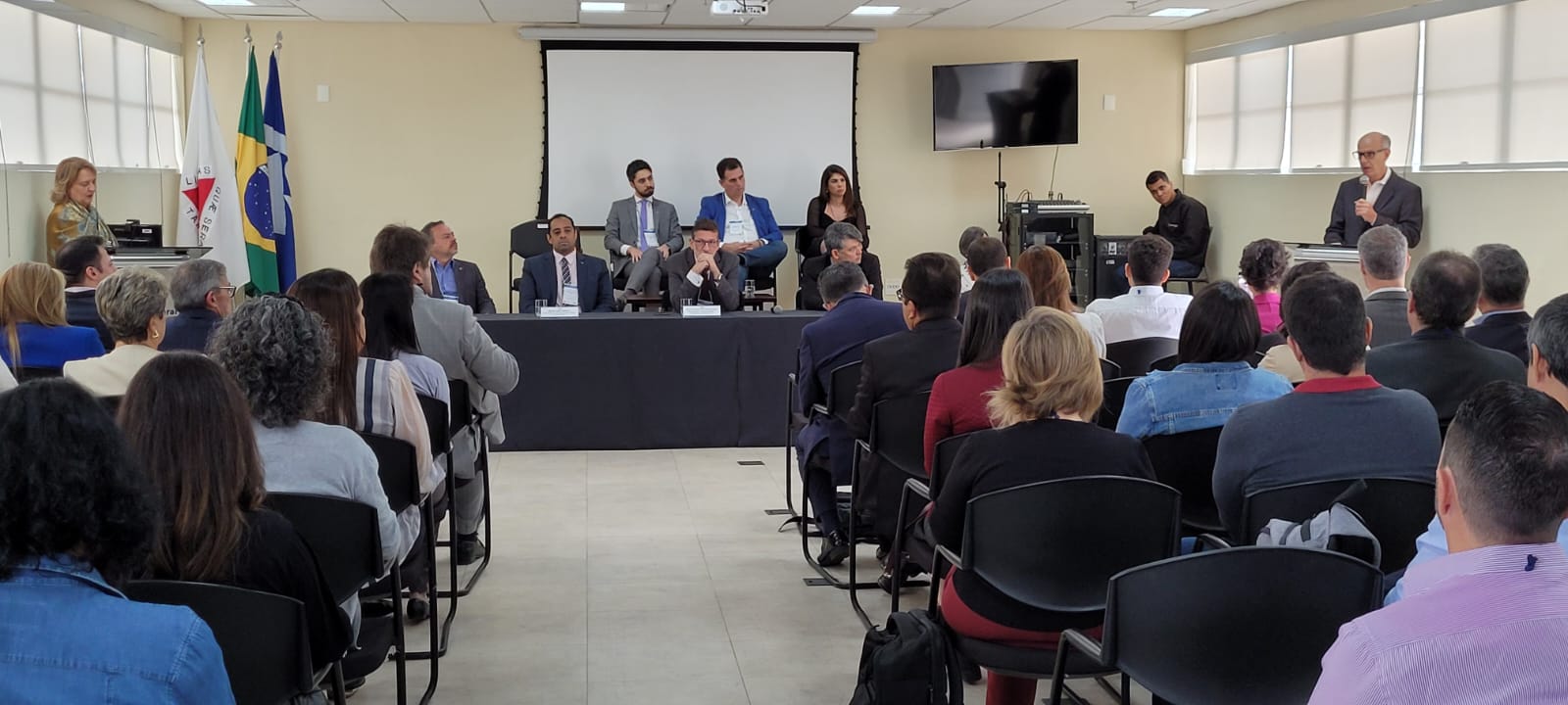 Com participação da Jucemg, acontece em BH encontro nacional para debater melhorias no registro e legalização de empresas no Brasil