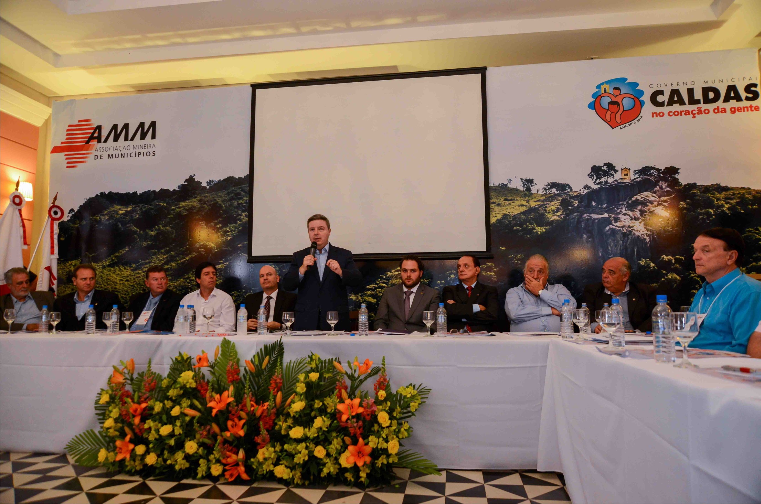 Governador se reúne com cerca de 120 prefeitos no Sul de Minas
