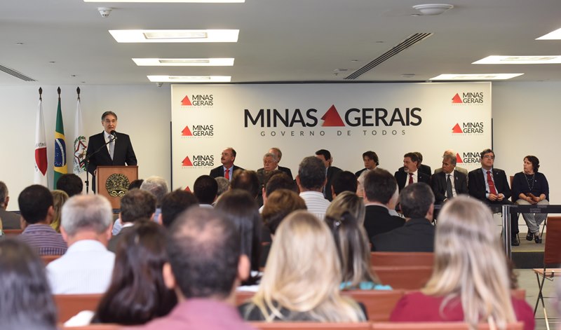 Fernando Pimentel lanÃ§a programa de apoio a municÃ­pios mineradores de Minas Gerais